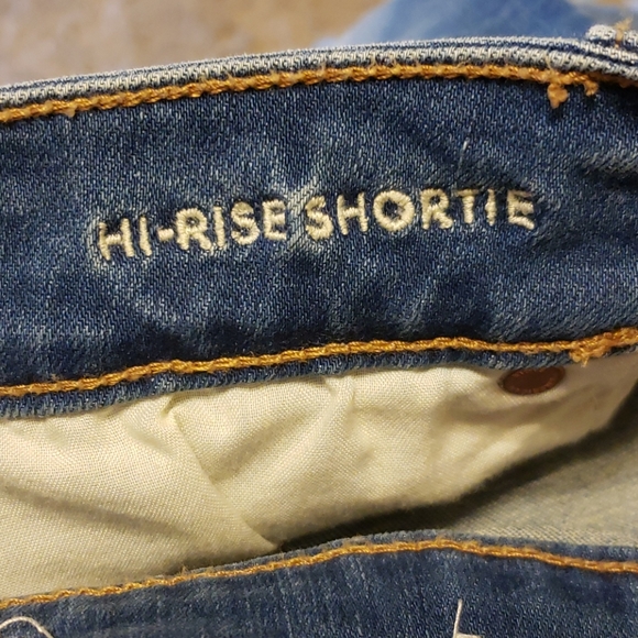 Shorts - Picture 3 of 4